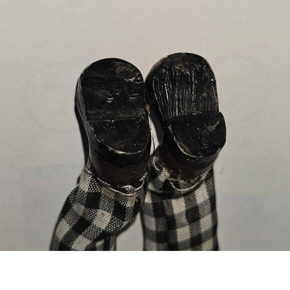 Chef Shelf-Sitter Figurine with Menu Scroll & Gingham Legs – Kitchen Décor - Picture 10 of 16